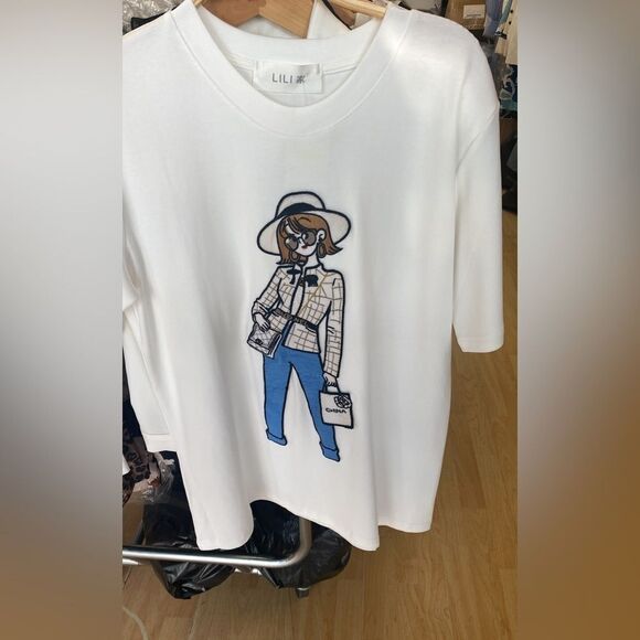 t-shirt with design on the front part, new - Picture 2 of 5